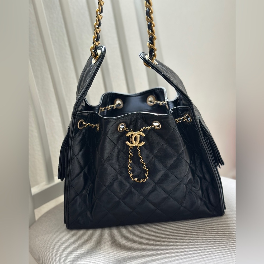 ❌ SOLD ❌ CHANEL 25 HOBO BAG in Black - Picture 3 of 8
